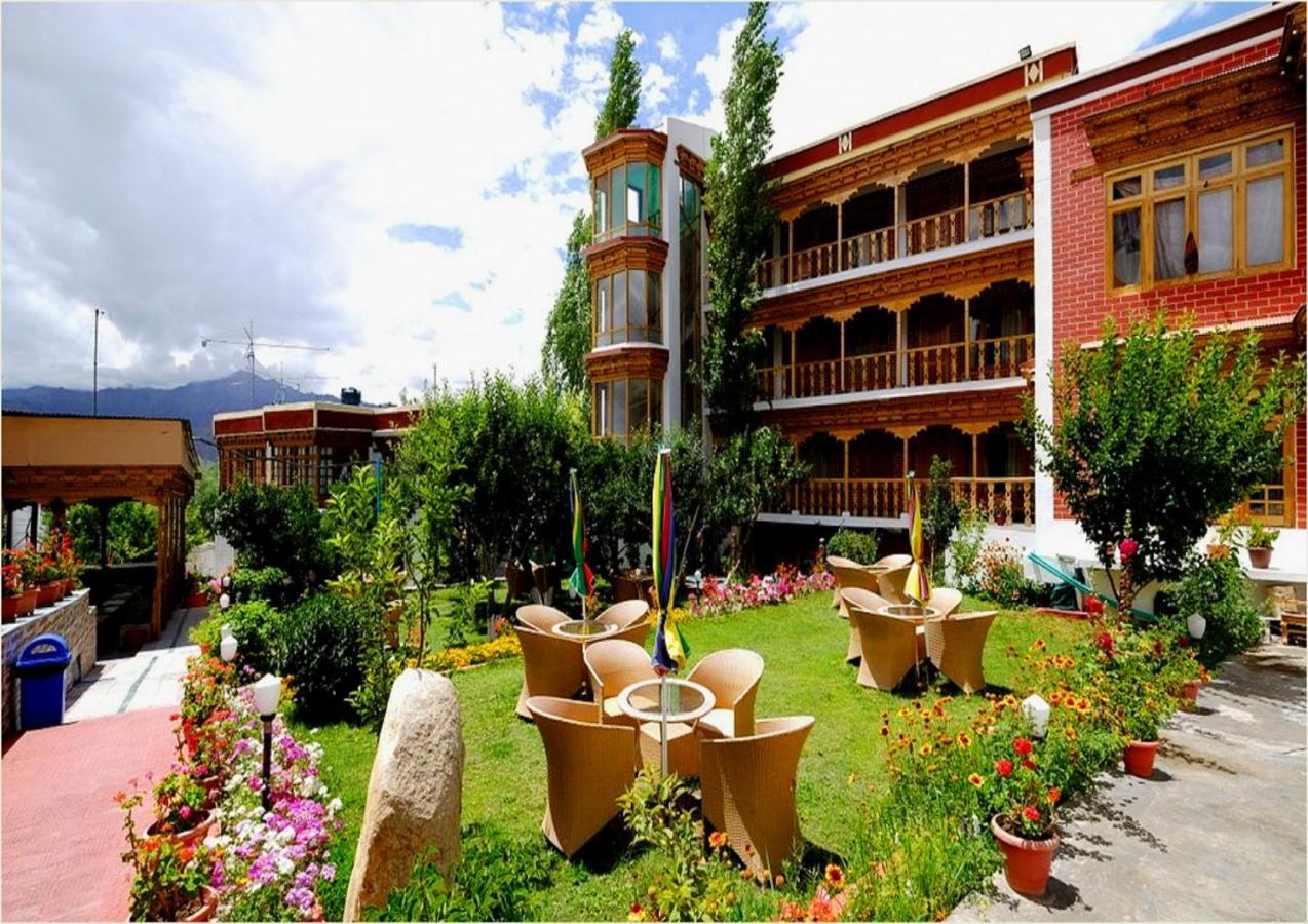 Hotel Royal Palace - Leh Extérieur photo